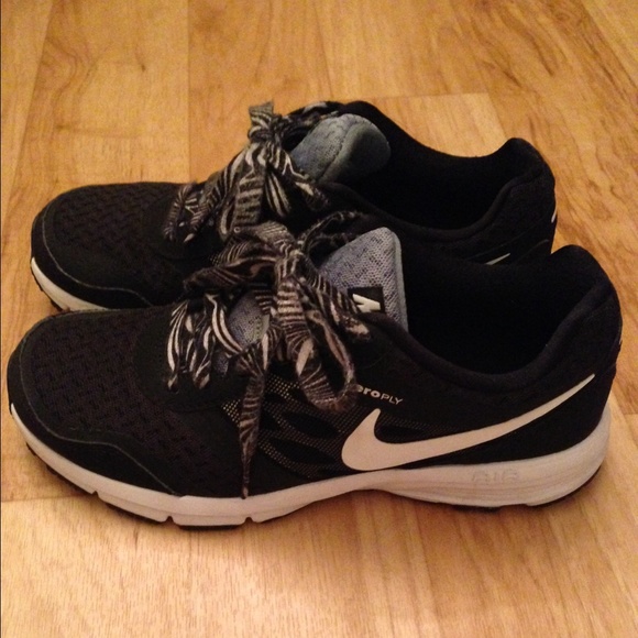 **LAST DAY** nike aero play in size 6