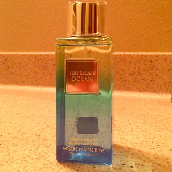 Victoria's Secret sexy escape fragrance perfume