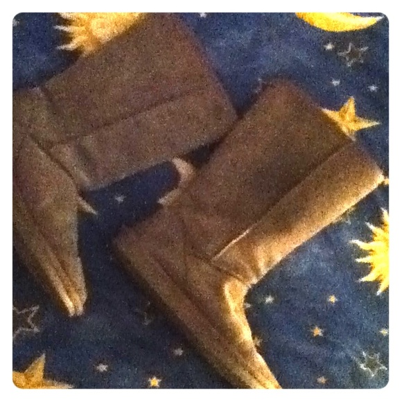 Cozy grey leather boots