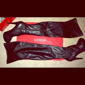 Size 6.5
Guess Black thigh high Boots