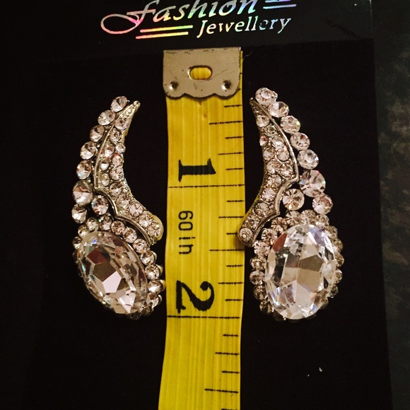 🎉Host pick 🎉CUBIC ZIRCONIA Party earrings - Picture 2 of 4