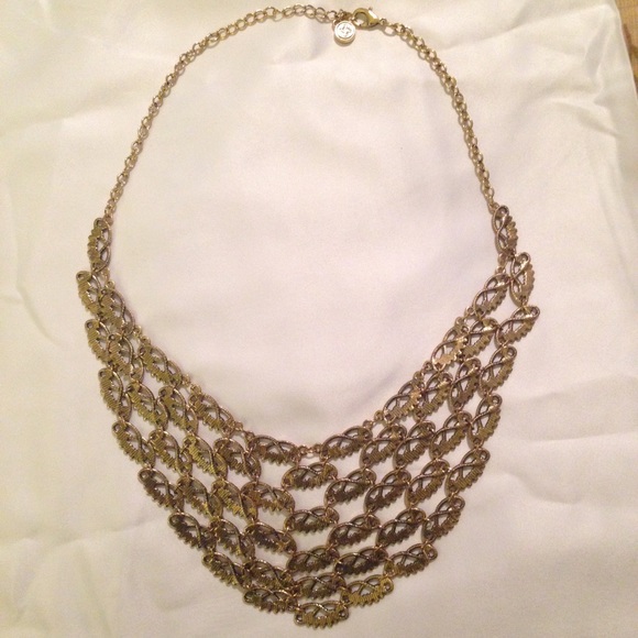 Gold chain necklace