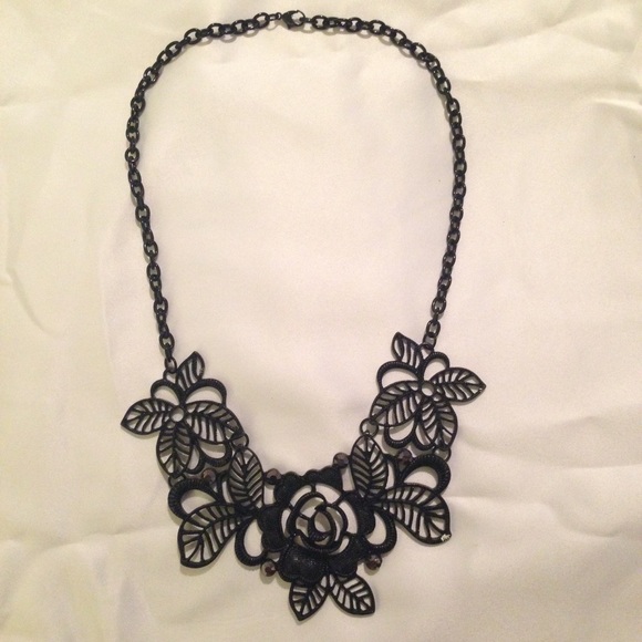 Rose metal necklace