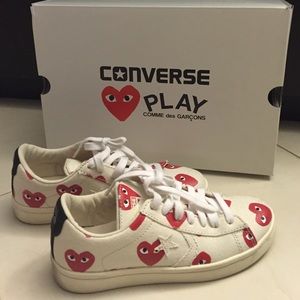 Comme Des Garçons Play by Converse Heart Print