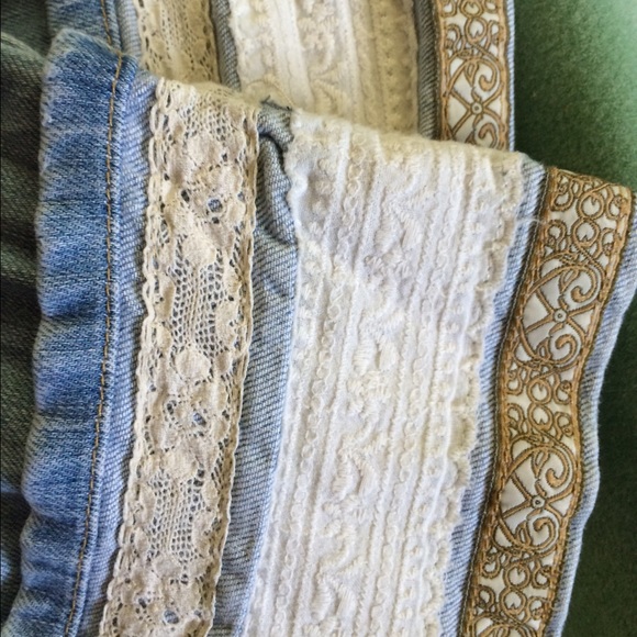 Jean Capris with lace and ribbon cuff