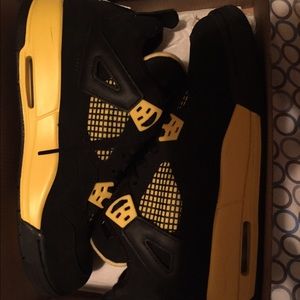 Jordan 4 thunder