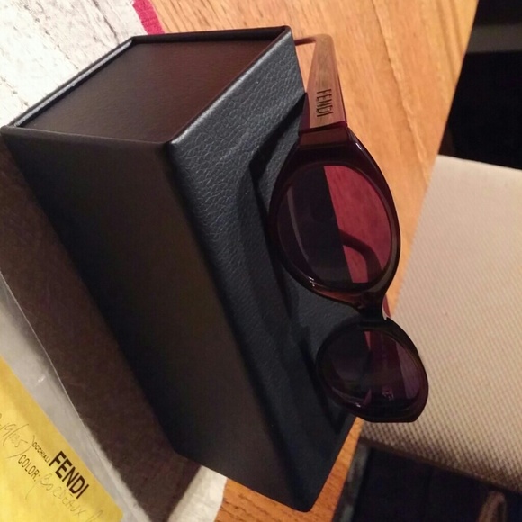 NWT 100% with.Fendi f5238 Bordeaux pearl sunnies
