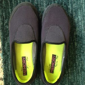 Skechers  memory foams