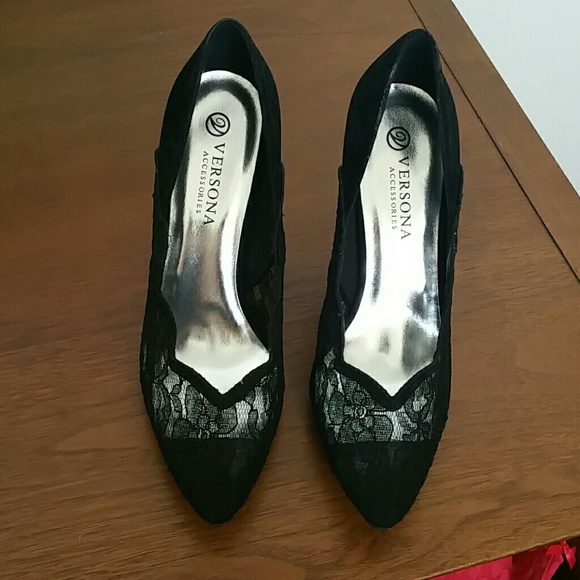 Versona lace high heels NWOT