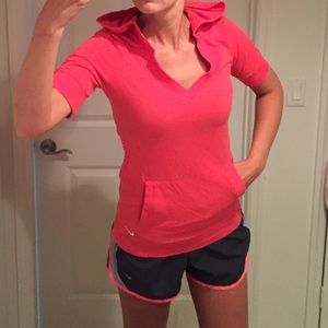 NIKE working out top Size: M