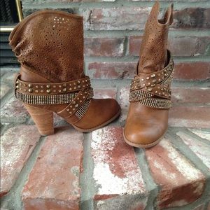 Not rated studded & mesh boots