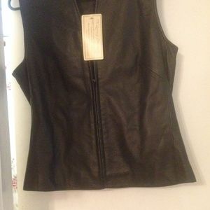 100% genuine leather vest size 6 tall-black