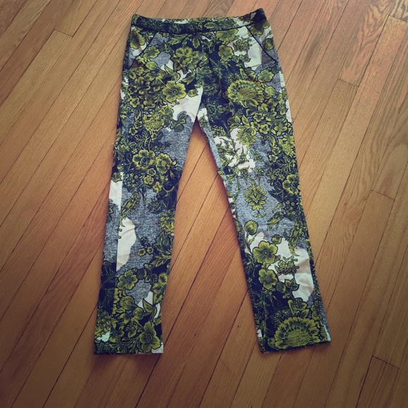Topshop floral white green and black pants size 6