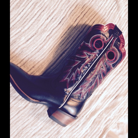 Men's Ariat boots like new size 10.5 D !!!