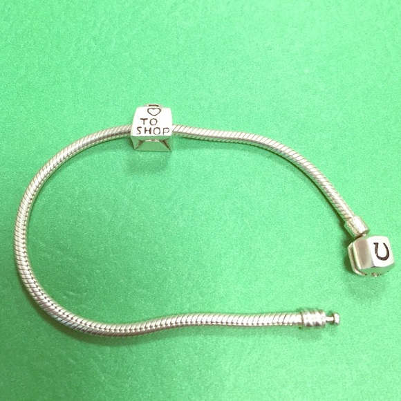 🌺Chamilia  Bracelet with one charm🌺