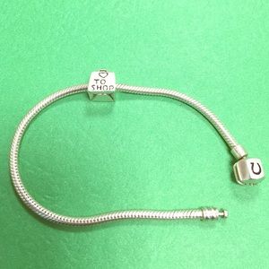 🌺Chamilia  Bracelet with one charm🌺