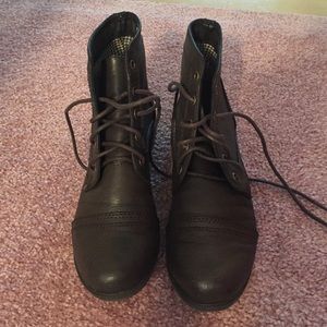 Bass combat boots