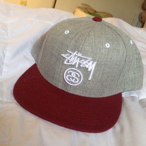 Stussy snapback burgundy and grey