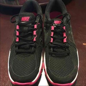 Nike Dual Fusion shoes for women