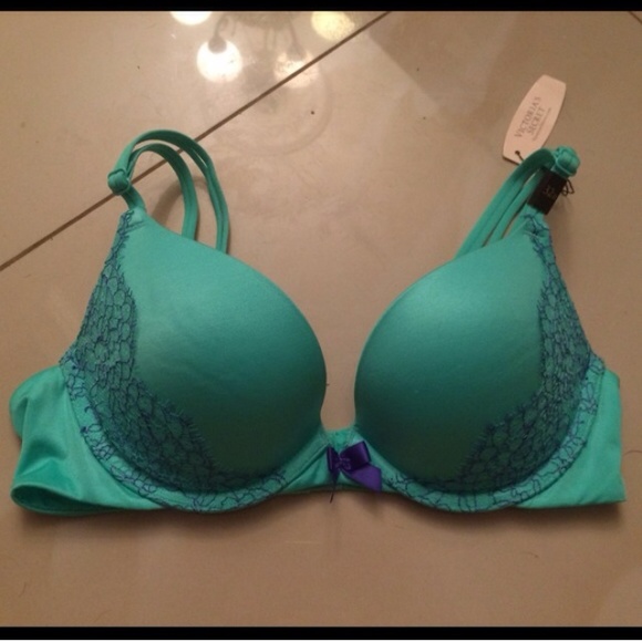 ⚡️⚡️FLASH SALE!! NWT VS PUSH-UP BRA!!💚