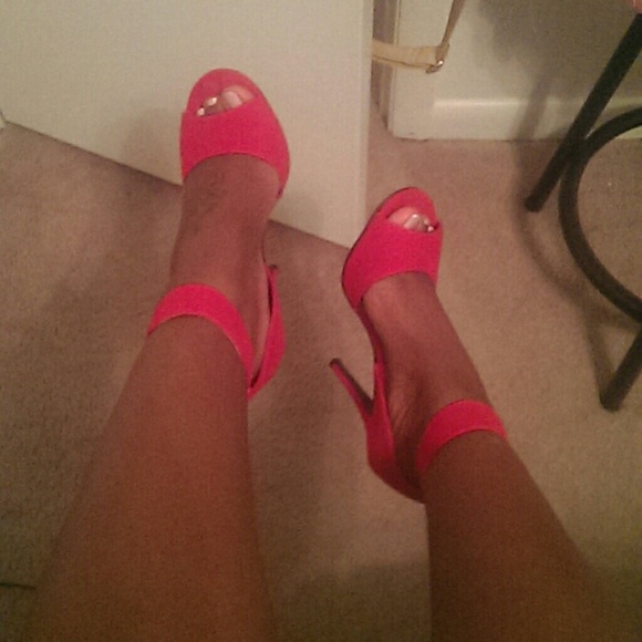 DROPPED PRICE ❗❗Sexy Open Toe Ankle Strap Heels 😍