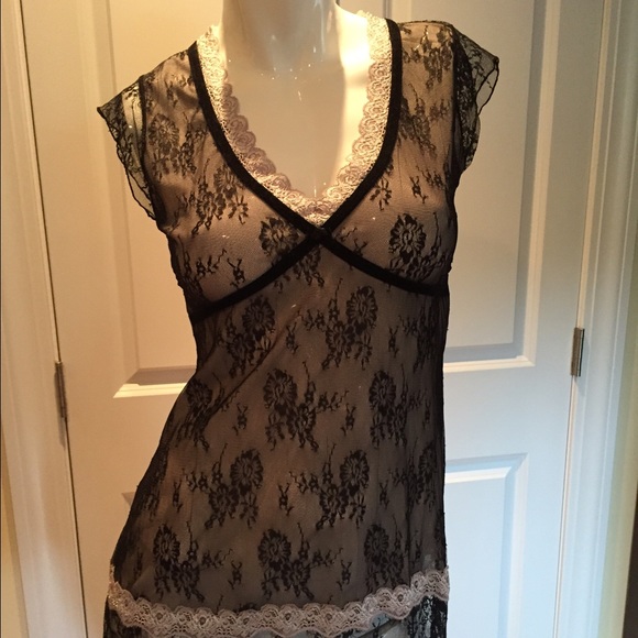 Dkny Sz small beautiful dress shirt! Like new!