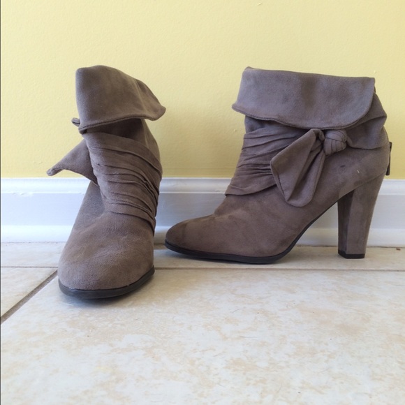 Booties with bow accent