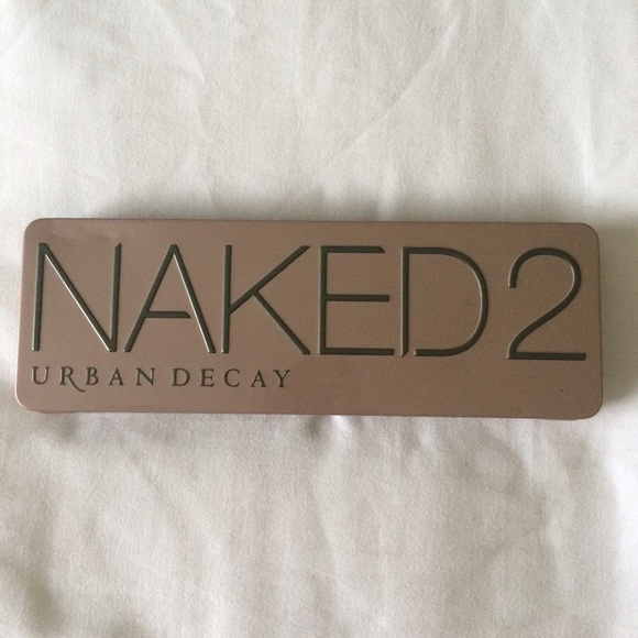 NAKED 2 PALETTE (COMES WITH UD LIP PLUMPER)
