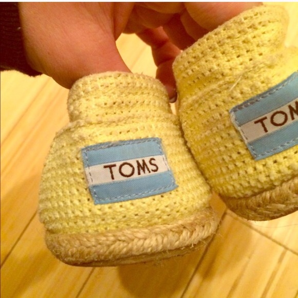 Yellow toms size 8