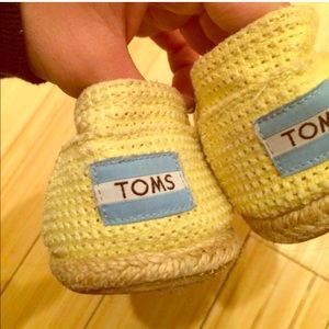 Yellow toms size 8