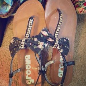 Floral bow sandals