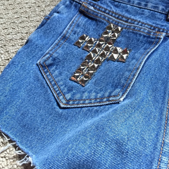 Bongo custom hand-studded high waisted jean shorts - Picture 4 of 4