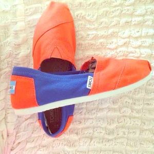 Orange and Blue Toms!