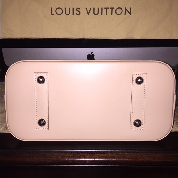 Authentic Louis Vuitton Alma PM Epi in Dune - Picture 4 of 4