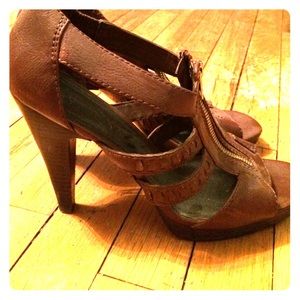 Size 9.5 Jessica Simpson brown summer heels