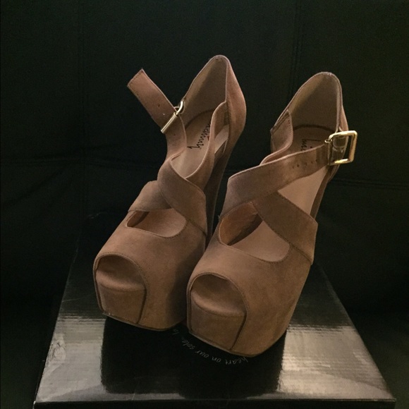 Suede Platform Pump