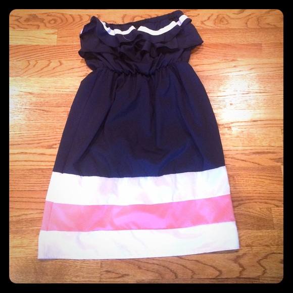 Cute, flow-y type dress.