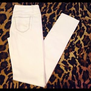 White skinny jeans