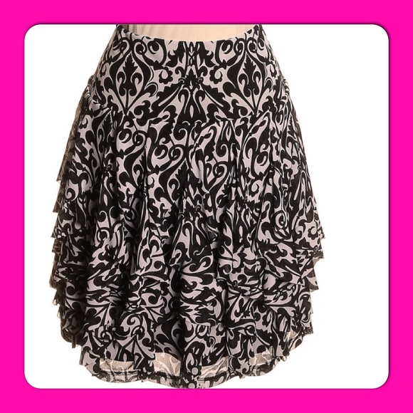 🌷Beautiful INC Layered Skirt🌷 - Picture 2 of 4