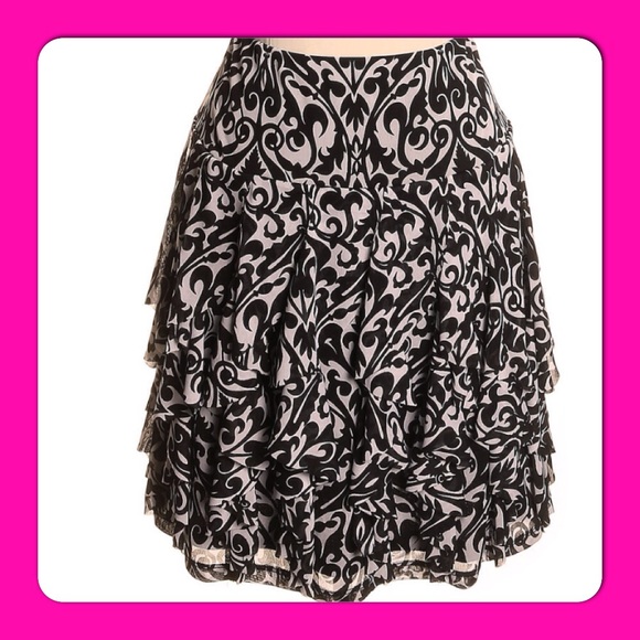 🌷Beautiful INC Layered Skirt🌷 - Picture 4 of 4