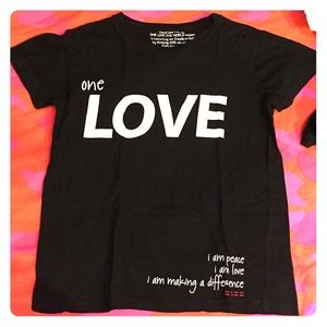 Peace love world Haiti top!