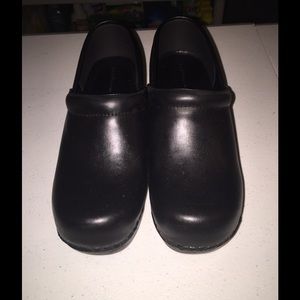 Nursing shoes NWOT