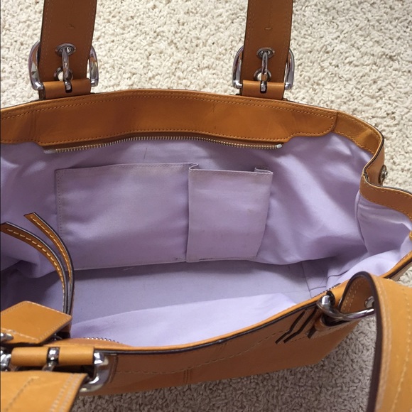 COACH YELLOW LEATHER PURSE! MAKE ME AN OFFER! - Picture 4 of 4