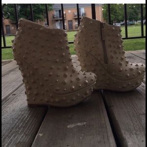 Spiked wedges