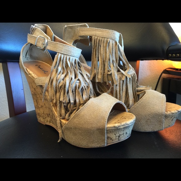 Cute Qupid Fringe Wedges