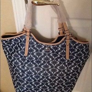 Brand new coach purse hold for deb