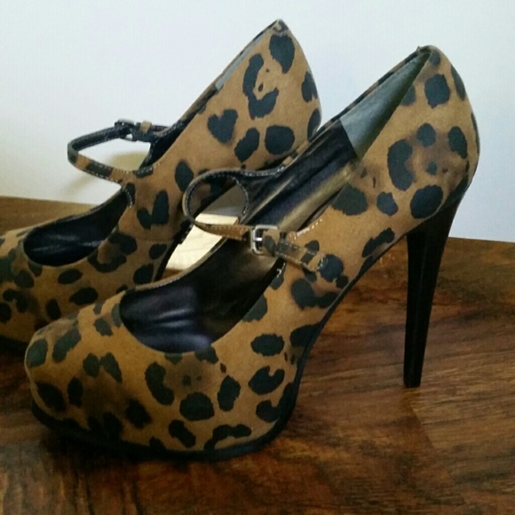 Super cute, Leopard Vera Wang heels!