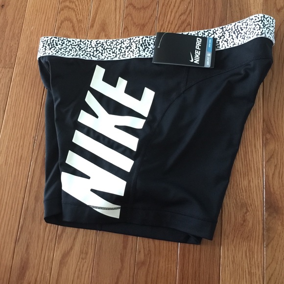 Nike Pants - Women Nike pro short
