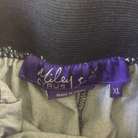 Miley Cyrus Max Azria Skirt Size XL - Picture 3 of 3