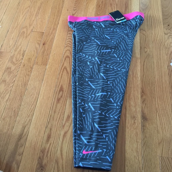 Nike Pants - Women Nike pro capris